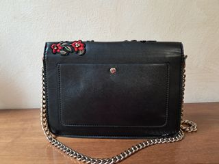 Borsa donna tracolla nera con fiori rossi