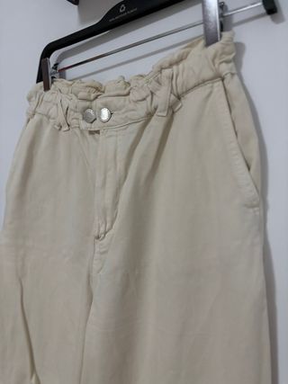 Pantalón beige baggy Stradivarius