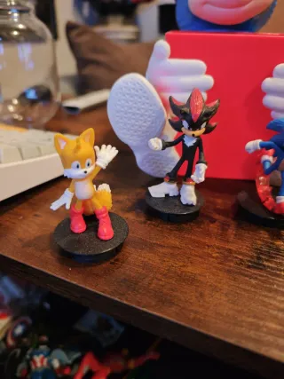 Figura Sonic con 4 miniaturas