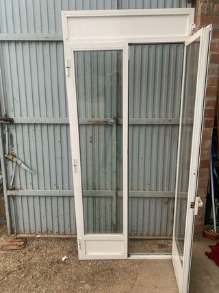 Puerta doble aluminio y cristal