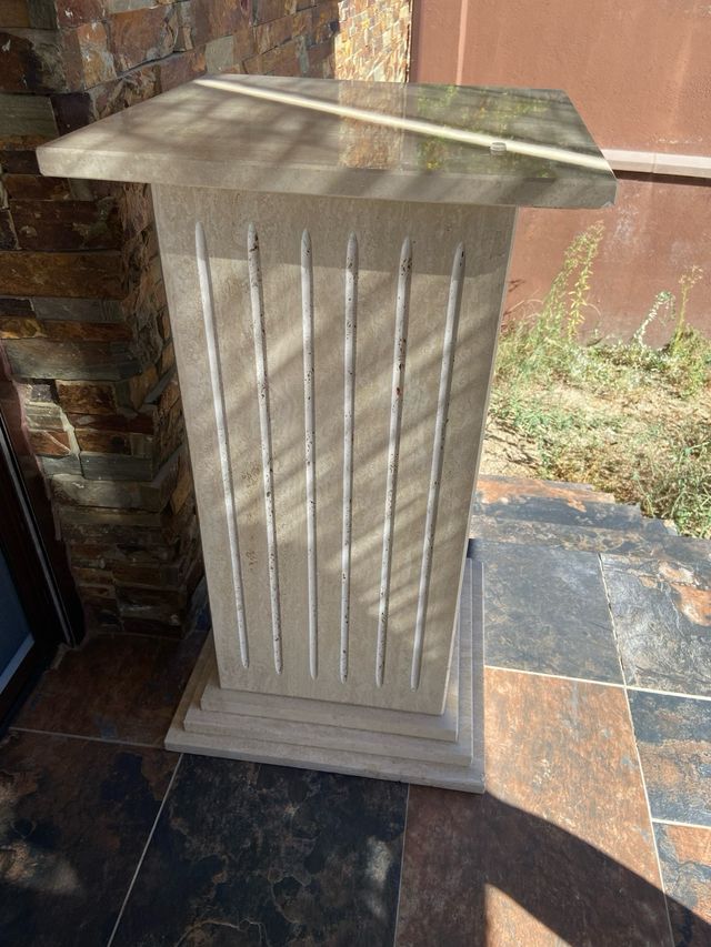 -2 Pedestales de mármol