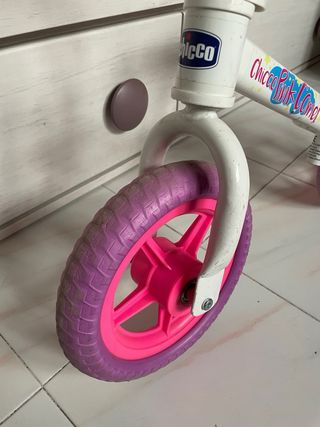 Bici sin pedales rosa y blanca