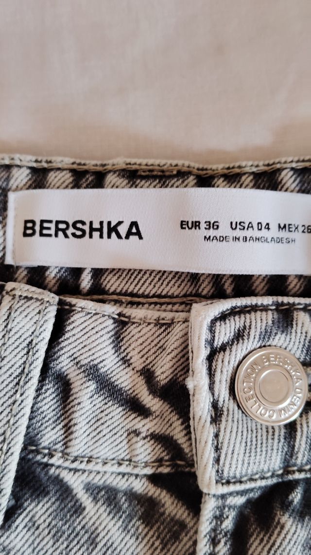Pantalón vaquero Bershka gris
 claro