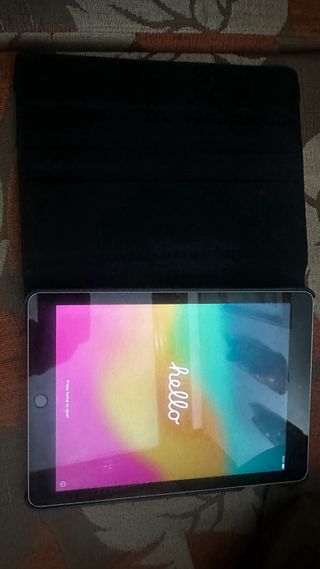 iPad 6ª Gen A1893 Plata en perfecto estado