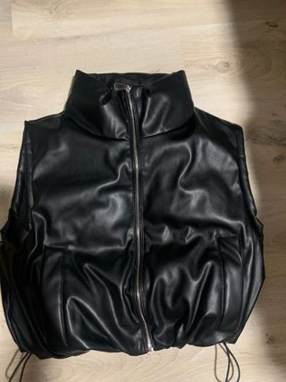 Chaleco efecto cuero negro talla XS