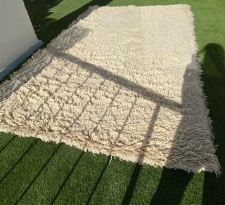 Alfombra beige de lana virgen