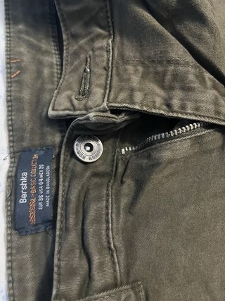 Pantalones Bershka verde oliva