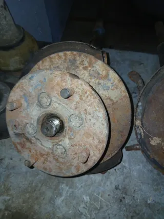 Frenos de disco Austin 1300 con mangueta y palier