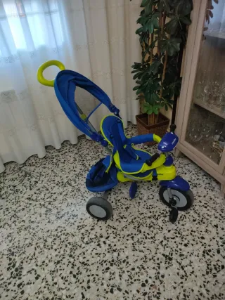 Triciclo infantil azul y amarillo