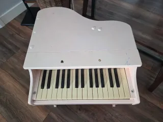 Piano  para niña, ideal para comienzos.