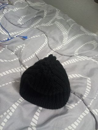 Gorro negro tejido