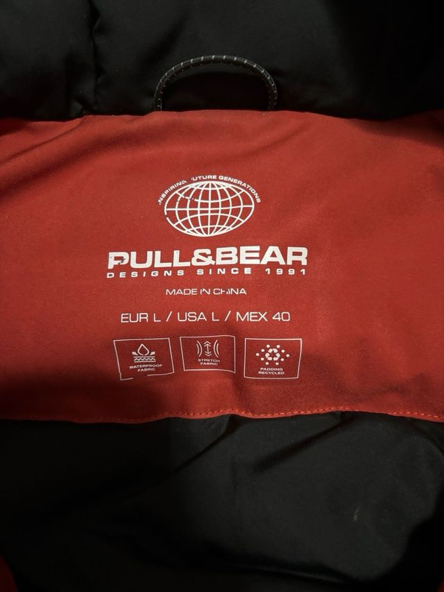 Chaqueta parka roja con capucha