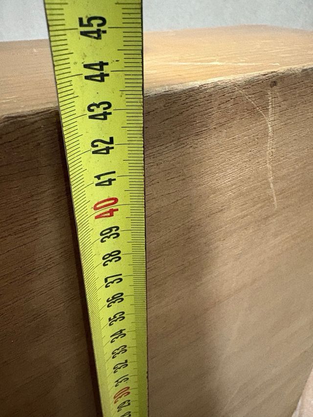 Armario de madera decorado