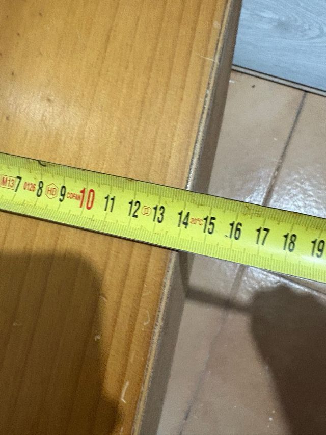 Armario de madera decorado