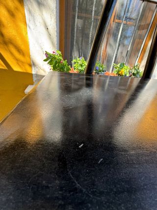 Libreria in bambù e vetro nero