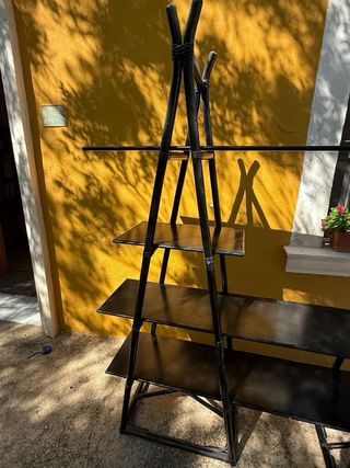 Libreria in bambù e vetro nero