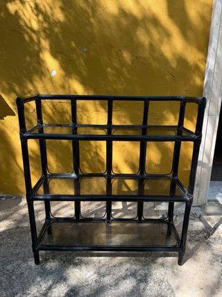 Libreria in bambù e vetro nero