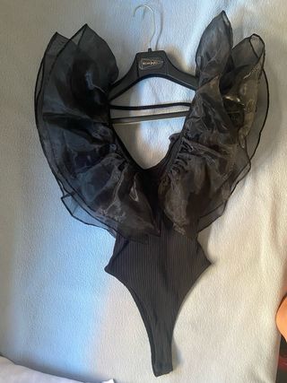 Body ZARA negro con volados 