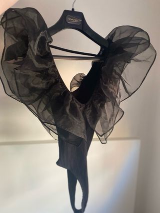 Body ZARA negro con volados 