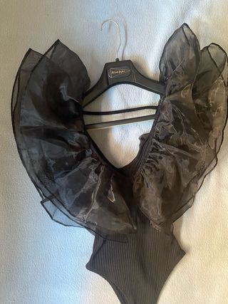 Body ZARA negro con volados 