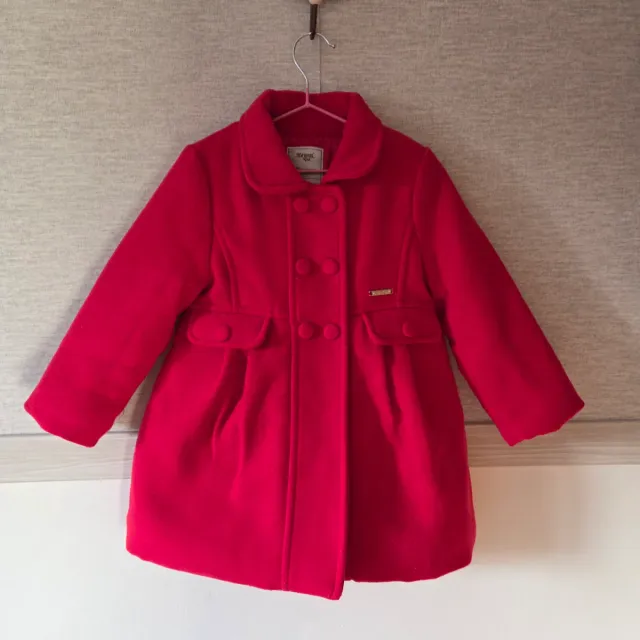 Abrigo de paño color rojo, marca Mayoral talla 3 