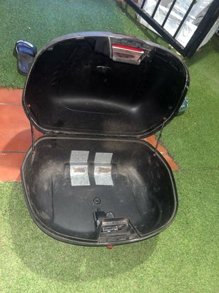 Baúl moto con soporte