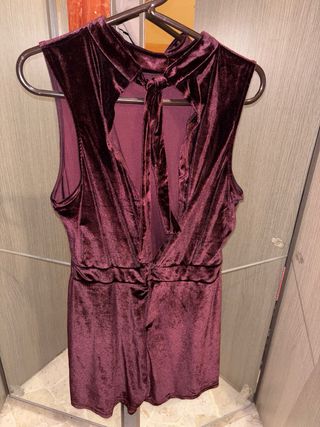 Tuta elegante in velluto viola