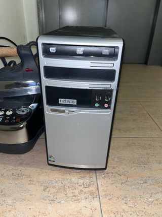 Torre PC Netway Plata y Negro