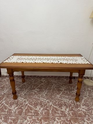 Mesa de comedor de madera
