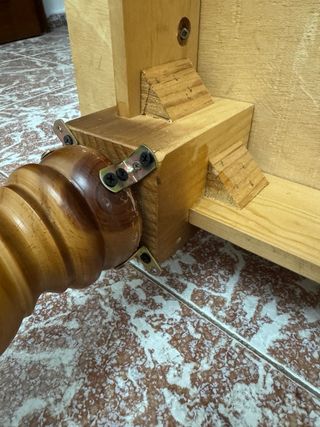 Mesa de comedor de madera