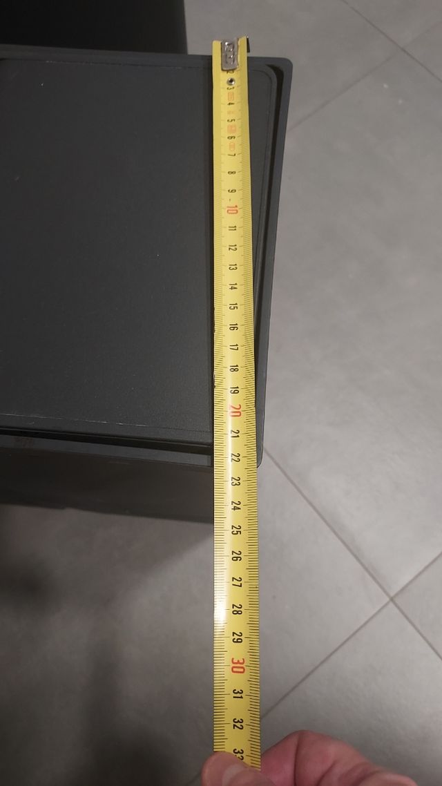 Cubos de basura negros con tapa