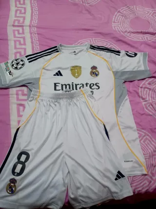 Conjunto Real Madrid Adidas Talla L
