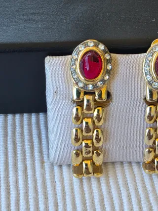 Pendientes bisutería metal dorado circonita roja