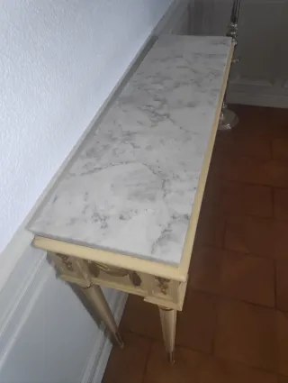 Consola estilo francés con mármol