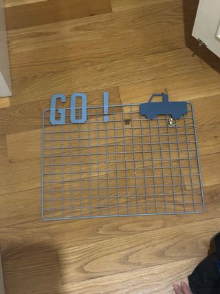 Tablero organizador con letras GO y camión