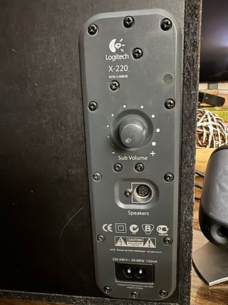 Altavoces Logitech subwoofer Negros