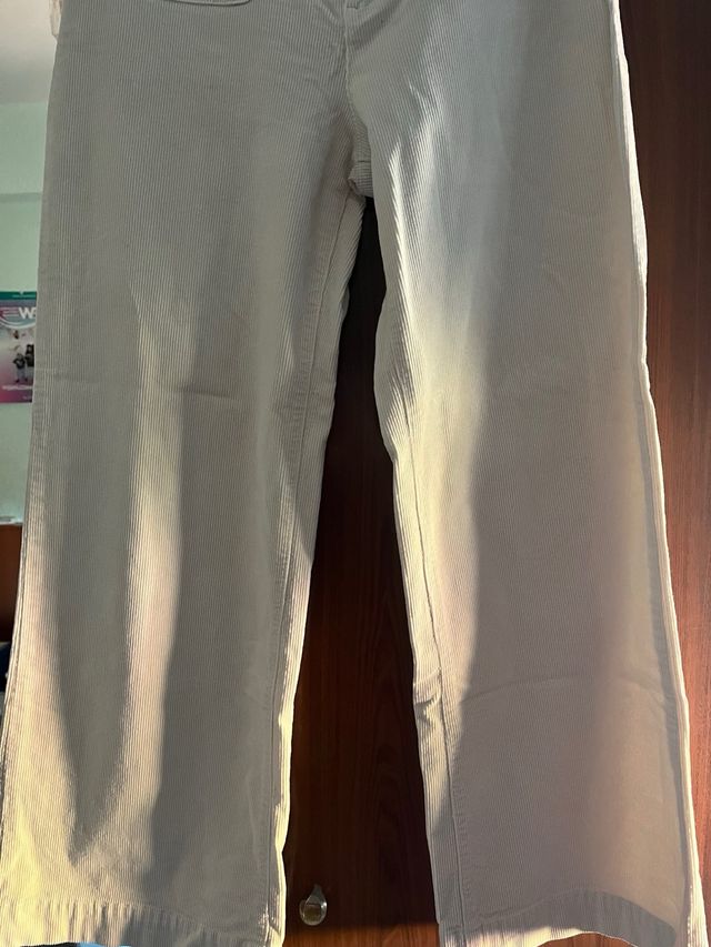 Pantalón con bolsillos