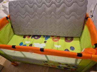 Cuna de viaje plegable