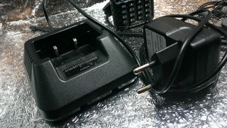Walkie Talkie Baofeng UHF/VHF con Accesorios