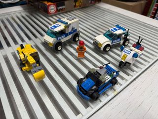Lego: Vehículos y Figuras
