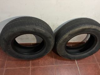 2 neumáticos de coche 