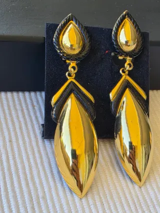Pendientes bisutería metal dorado y negro
