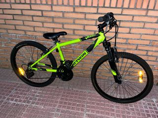 Bicicleta B'Twin Rockrider verde eléctrico 