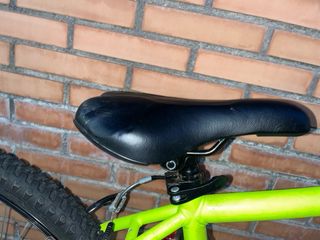 Bicicleta B'Twin Rockrider verde eléctrico 