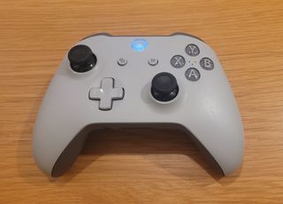 Mando Xbox One Gris