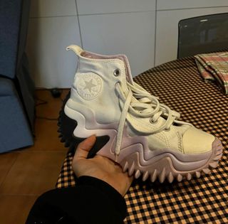 Zapatillas Converse plataforma blancas y moradas