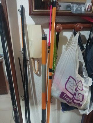 2 cañas de pescar y funda
