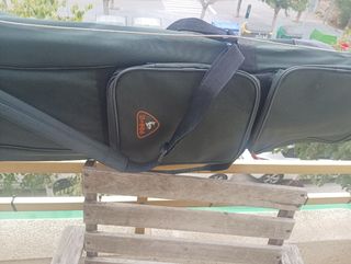 2 cañas de pescar y funda