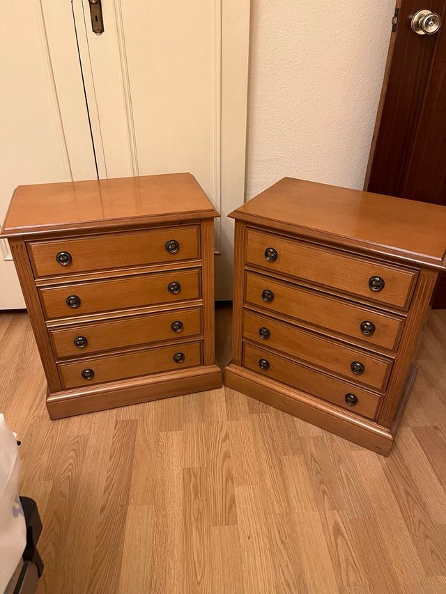 2 mesillas de noche de madera