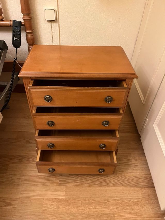 2 mesillas de noche de madera